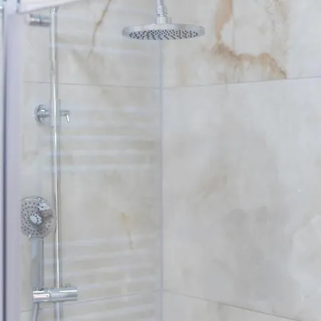 Romantique De Luxe à Chambre, Salon Sdb Privée 2e étage Affittacamere 3*