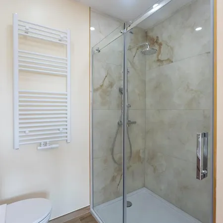 ゲストハウス Romantique A Liege, Et Salon Climatises, Sdb Privee, Kitchenette, 2e Etage リエージュ