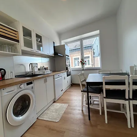 Romantique A Liege, Et Salon Climatises, Sdb Privee, Kitchenette, 2e Etage リエージュ