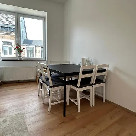 ゲストハウス Romantique A Liege, Et Salon Climatises, Sdb Privee, Kitchenette, 2e Etage 3*
