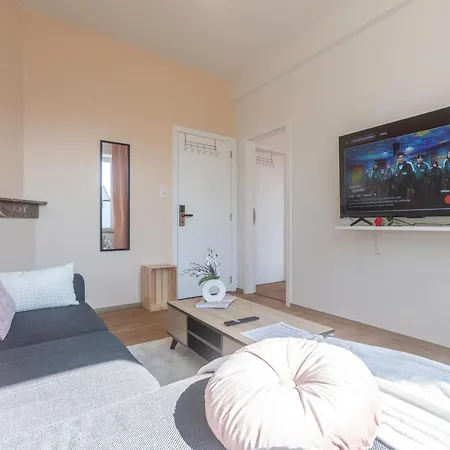 Romantique A Liege, Et Salon Climatises, Sdb Privee, Kitchenette, 2e Etage 3*