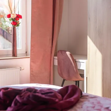 Romantique A Liege, Et Salon Climatises, Sdb Privee, Kitchenette, 2e Etage ゲストハウス