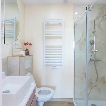 Romantique A Liege, Et Salon Climatises, Sdb Privee, Kitchenette, 2e Etage ゲストハウス 3*