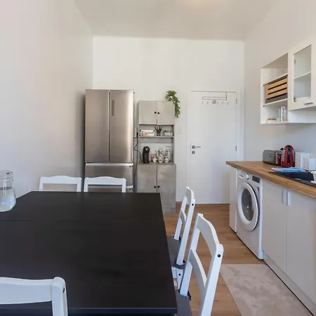 ゲストハウス Romantique A Liege, Et Salon Climatises, Sdb Privee, Kitchenette, 2e Etage