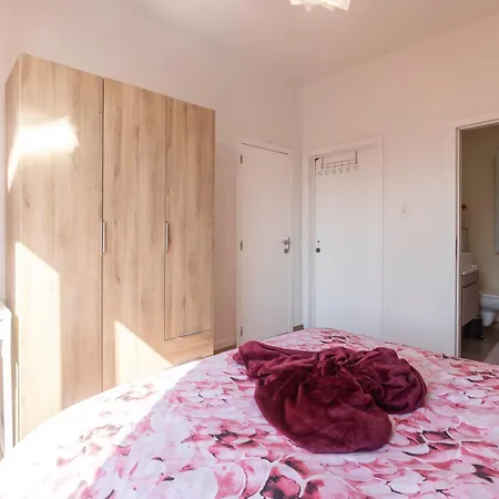 ゲストハウス Romantique A Liege, Et Salon Climatises, Sdb Privee, Kitchenette, 2e Etage 3*